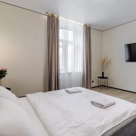 Royal On Kulisha 6 *