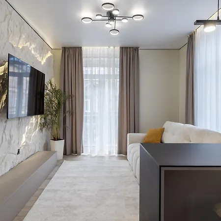 Royal On Kulisha 6 Apartment