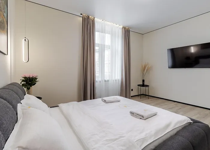 Royal On Kulisha 6 *